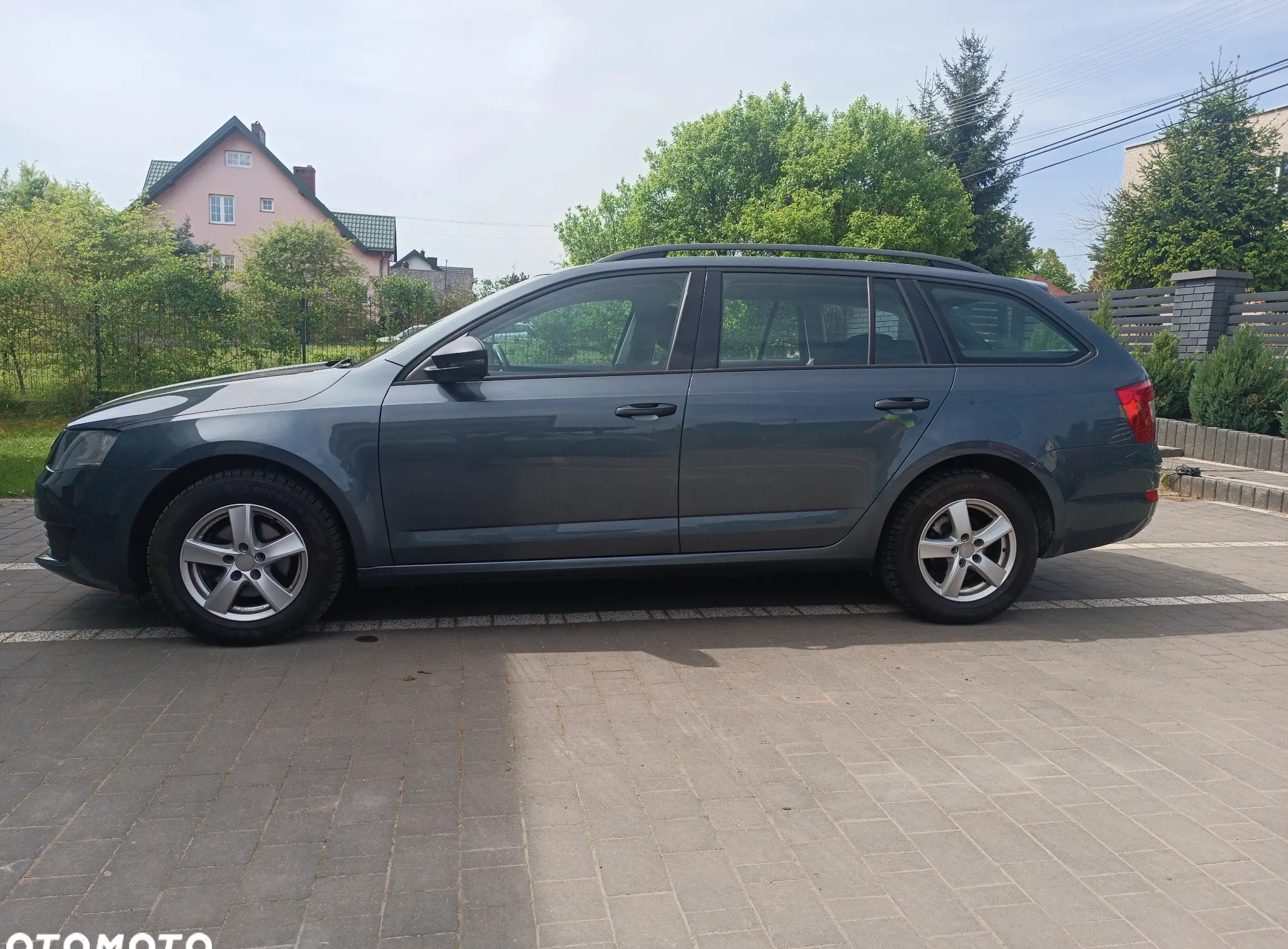 Skoda Octavia cena 33700 przebieg: 235000, rok produkcji 2015 z Starachowice małe 742